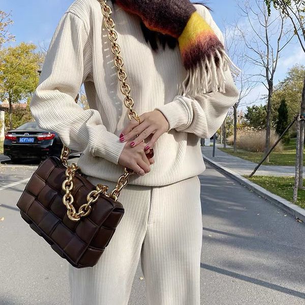 factory 2021 hand made thick chain woven pillow bag and messenger luxuryss designerss yw
factory 2021 hand made thick chain woven pillow bag and messenger luxuryss designerss yw