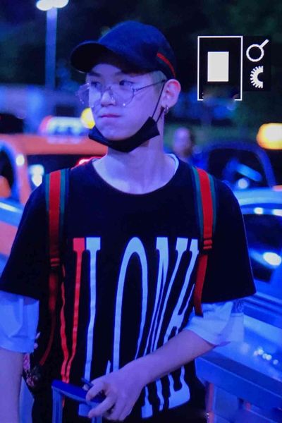 factory t shirt huang minghao justin same short sleeve big v back wang yibo limited t-shirt men's and women's fashion, White;black
factory t shirt huang minghao justin same short sleeve big v back wang yibo limited t-shirt men's and women's fashion, White;black