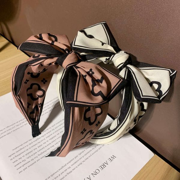 version tie hairband female lovely simple wide edge show face small headband out press hole net red hairpin, Black;brown
version tie hairband female lovely simple wide edge show face small headband out press hole net red hairpin, Black;brown