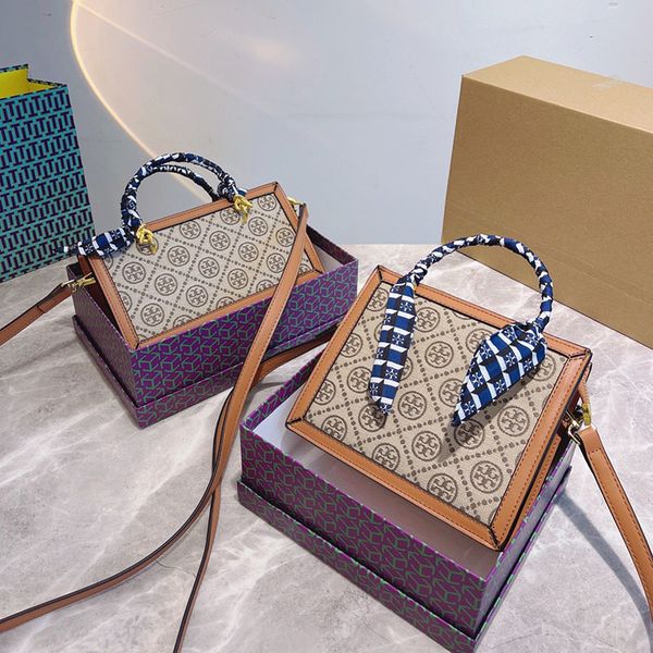luxurys hand bags women new women's summer triumphal arch tote bag embroidery portable one shoulder shopping designers outlet zmm
luxurys hand bags women new women's summer triumphal arch tote bag embroidery portable one shoulder shopping designers outlet zmm