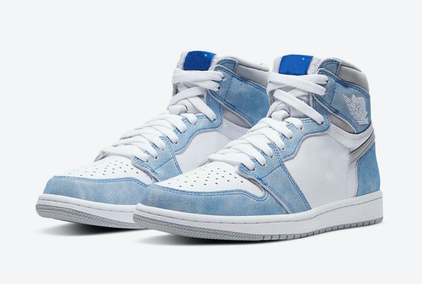2021 authentic 1 high og hyper royal trophy room 1s light smoke grey white man woman outdoor shoes sports sneakers with original box
2021 authentic 1 high og hyper royal trophy room 1s light smoke grey white man woman outdoor shoes sports sneakers with original box