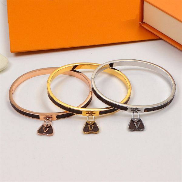bag pendant leather charm bracelets with box letter floral retro bangle titanium steel not fade bracelet, Golden;silver
bag pendant leather charm bracelets with box letter floral retro bangle titanium steel not fade bracelet, Golden;silver