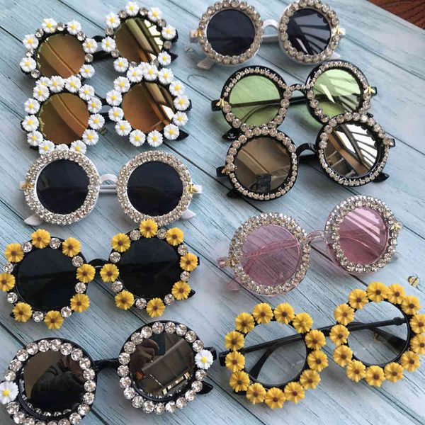 2019 m16 beautiful women sunglasses crystal diamond handmade round glasses uv400 mirror lens flower design summer sunglasses glasses wholesa, Silver
2019 m16 beautiful women sunglasses crystal diamond handmade round glasses uv400 mirror lens flower design summer sunglasses glasses wholesa, Silver