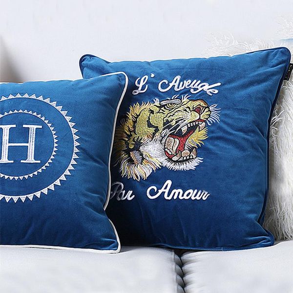 roaring tiger cushion cover luxury velvet embroidery decorative throw pillows cojines decorativos para sofa coussin cushions
roaring tiger cushion cover luxury velvet embroidery decorative throw pillows cojines decorativos para sofa coussin cushions
