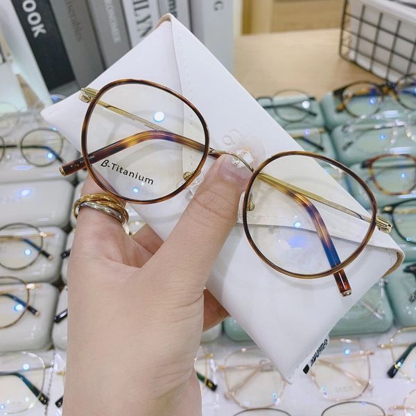 70% off the same titanium alloy frame of xiuzhi can be equipped with short-sighted anti blue light spectacle lenses, male and female 27hh, White;black
70% off the same titanium alloy frame of xiuzhi can be equipped with short-sighted anti blue light spectacle lenses, male and female 27hh, White;black