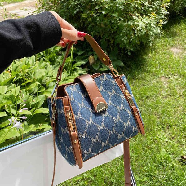 g family 2021 new fashion net red bucket messenger bag large capacity one shoulder women's bag
g family 2021 new fashion net red bucket messenger bag large capacity one shoulder women's bag