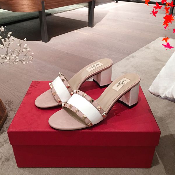 2021 designer luxurys slippers women sandals fashion beach shoes flip flops flat non-slip classical hole slipper with box size 35-41 -g0559, Black
2021 designer luxurys slippers women sandals fashion beach shoes flip flops flat non-slip classical hole slipper with box size 35-41 -g0559, Black