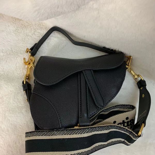 luxurys designers handbag lady saddle bags embroidered letter soulder strap small size with box white red pink colors
luxurys designers handbag lady saddle bags embroidered letter soulder strap small size with box white red pink colors