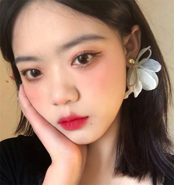 stud earrings 2021 trend flower korean fashion cute vintage jewelry christmas gift accessories for women, Golden;silver
stud earrings 2021 trend flower korean fashion cute vintage jewelry christmas gift accessories for women, Golden;silver