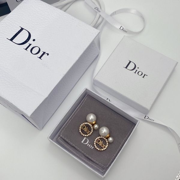 2021 new designer family's letter pearl earrings with diamond small fragrance and in 2021, Golden
2021 new designer family's letter pearl earrings with diamond small fragrance and in 2021, Golden