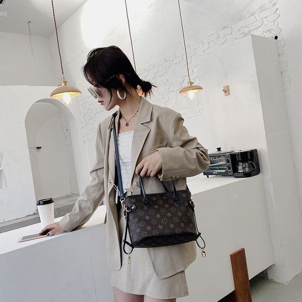 daily bag large capacity versatile handbags womens 2023 summer new presbyopic tote bag elegant fashion shoulder messenger bag
daily bag large capacity versatile handbags womens 2023 summer new presbyopic tote bag elegant fashion shoulder messenger bag