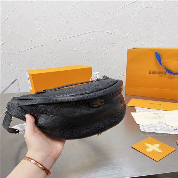 designer bag embossed design handbags monogrammed men's and women's fanny packs leather saddle black fashion purses 30cm*16cm
designer bag embossed design handbags monogrammed men's and women's fanny packs leather saddle black fashion purses 30cm*16cm