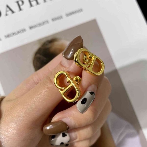 aaa designer jewelry fashion accessories simple temperament style letter earrings xiaozhong design, Golden
aaa designer jewelry fashion accessories simple temperament style letter earrings xiaozhong design, Golden