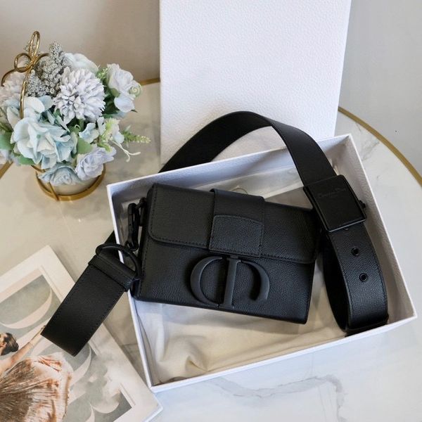high end original leather women's bag d family new frosted black montaigne 30 box bag single shoulder slung women's bag
high end original leather women's bag d family new frosted black montaigne 30 box bag single shoulder slung women's bag