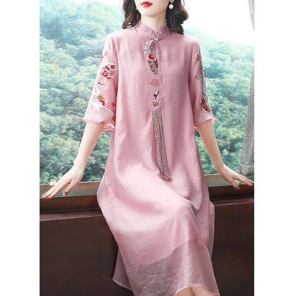 luxury cheongsam main promotion: tiansi embroidery national women's drs, stand collar, chine style improved cheongsam, Blue;red
luxury cheongsam main promotion: tiansi embroidery national women's drs, stand collar, chine style improved cheongsam, Blue;red