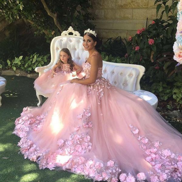 2021 blush pink quinceanera dresses ball gown strapless 3d floral lace appliques flowers sleeveless sweet 16 party prom evening gowns, Blue;red
2021 blush pink quinceanera dresses ball gown strapless 3d floral lace appliques flowers sleeveless sweet 16 party prom evening gowns, Blue;red