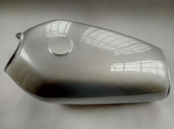 silver color gas petrol zj125 xf125 cg125 motorcycle fuel tank with fuel cap
silver color gas petrol zj125 xf125 cg125 motorcycle fuel tank with fuel cap