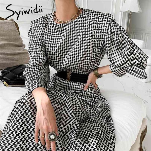 houndstooth satin woman dress with belt spring summer streetwear empire round neck elegant ladies long dresses 210607, Black;gray
houndstooth satin woman dress with belt spring summer streetwear empire round neck elegant ladies long dresses 210607, Black;gray