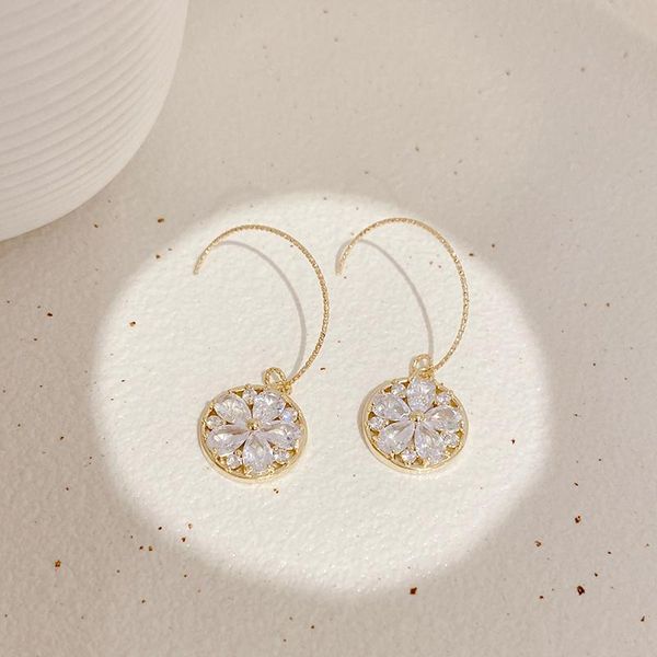 aomu 2021 new design geometric round flower pattern zircon metal drop dangle earrings for women jewelry romantic gifts, Silver
aomu 2021 new design geometric round flower pattern zircon metal drop dangle earrings for women jewelry romantic gifts, Silver