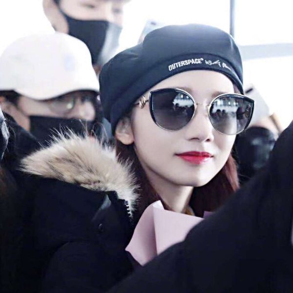2021 meng meiqi same f sunglass polarized women's summer uv proof cat's eye sunglass personalized glass, White;black
2021 meng meiqi same f sunglass polarized women's summer uv proof cat's eye sunglass personalized glass, White;black