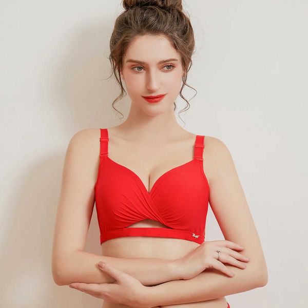 new traceless small chest support student girl hollow out underwear no steel ring gathered thick bra, Red;black
new traceless small chest support student girl hollow out underwear no steel ring gathered thick bra, Red;black