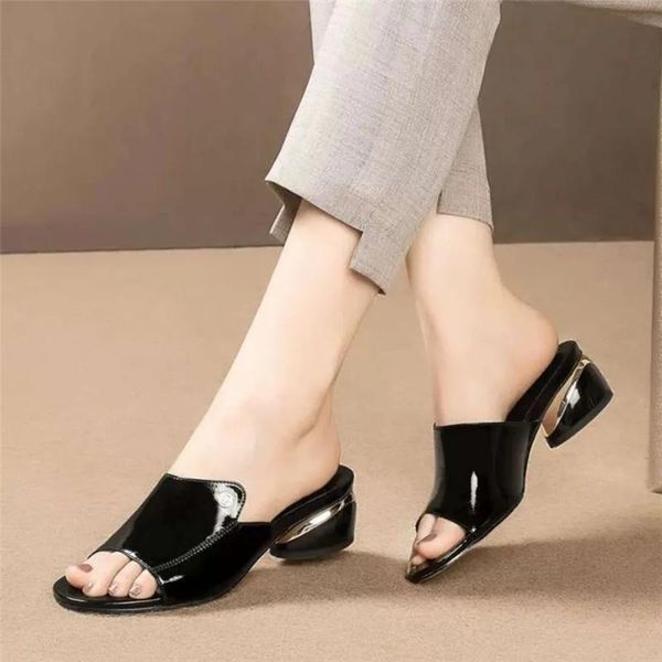 black pu soft patent leather sewing fish mouth slippers designer non-slip sandals plus size 35-41peep toe hoof heels slides
black pu soft patent leather sewing fish mouth slippers designer non-slip sandals plus size 35-41peep toe hoof heels slides