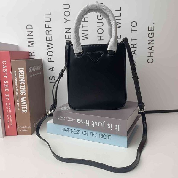 luxury handbags 2021 new smooth leather handbag tote mini fashion single shoulder messenger bag
luxury handbags 2021 new smooth leather handbag tote mini fashion single shoulder messenger bag