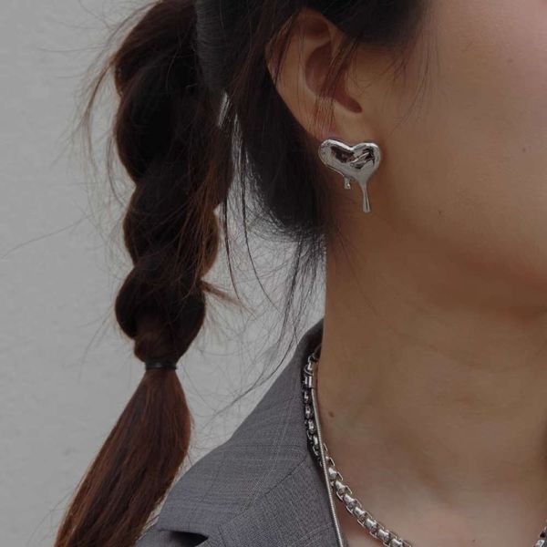 s925 silver needle metal wind niche design sense personality exaggeration puncture blood dripping love earrings dark tide cool
s925 silver needle metal wind niche design sense personality exaggeration puncture blood dripping love earrings dark tide cool