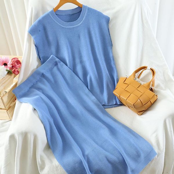 2021 new female autumn crocheted suit part sleeveless solid neck-neck sweater + high waist midi division skirt clothing sets 8ebb, Gray
2021 new female autumn crocheted suit part sleeveless solid neck-neck sweater + high waist midi division skirt clothing sets 8ebb, Gray