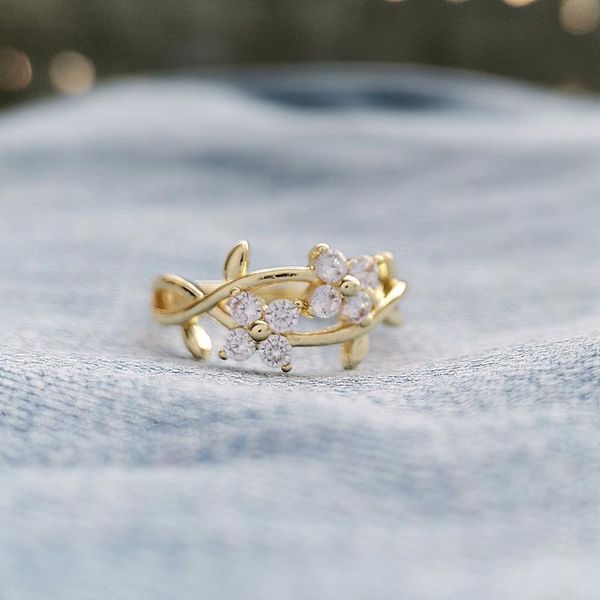 cluster rings delicate charm white zircon crystal gold engagement ring personality flower branch promise woman jewelry anniversary gift, Golden;silver
cluster rings delicate charm white zircon crystal gold engagement ring personality flower branch promise woman jewelry anniversary gift, Golden;silver