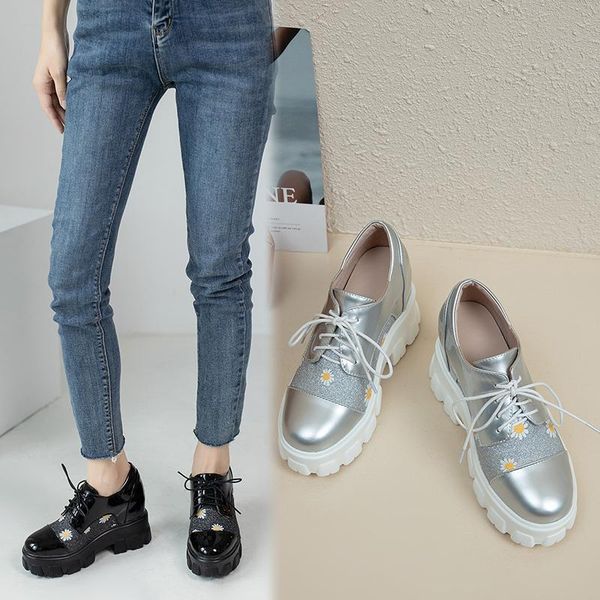 dress shoes women 2021 patent leather platform lace-up for black white big size 33-43
dress shoes women 2021 patent leather platform lace-up for black white big size 33-43