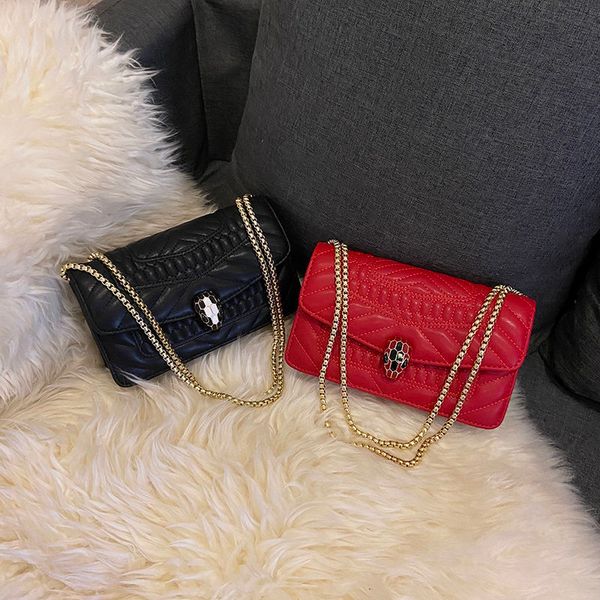 exquisite snake head double chain single shoulder bag women's 2021 new high-class foreign temperament small square messenger bag
exquisite snake head double chain single shoulder bag women's 2021 new high-class foreign temperament small square messenger bag
