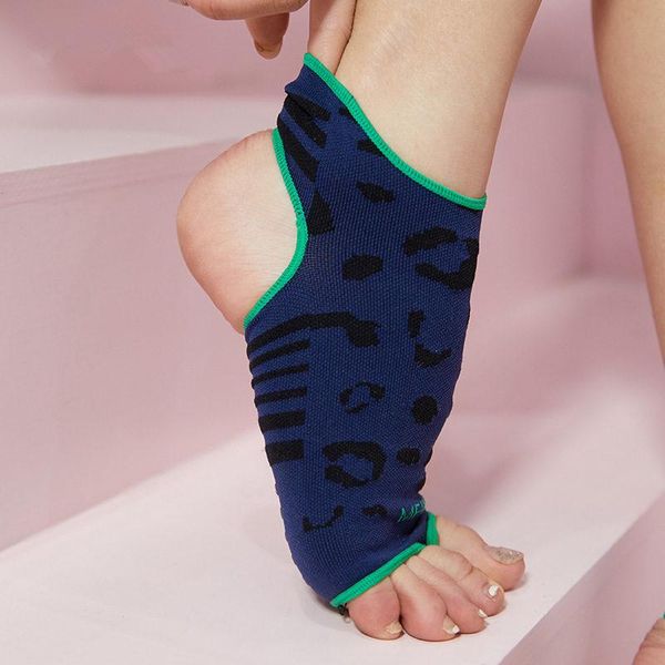 sports socks 1 pair girl yoga pilates open toe training sweat absorb anti slip for fitness gym wear, Black
sports socks 1 pair girl yoga pilates open toe training sweat absorb anti slip for fitness gym wear, Black