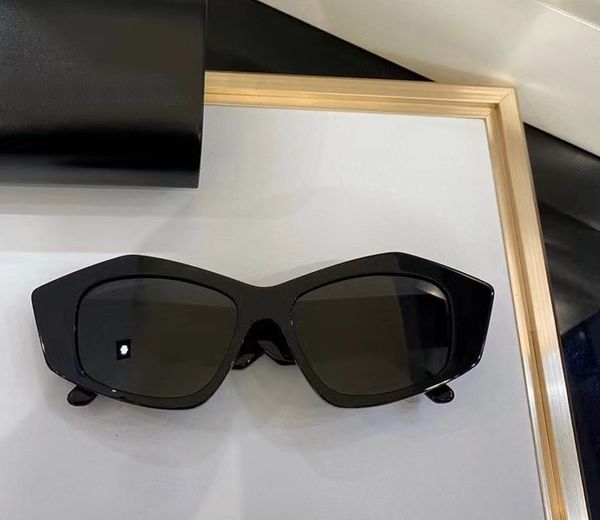 irregular sunglasses 0106s 001 black gray women fashion sunglasses with box, White;black
irregular sunglasses 0106s 001 black gray women fashion sunglasses with box, White;black
