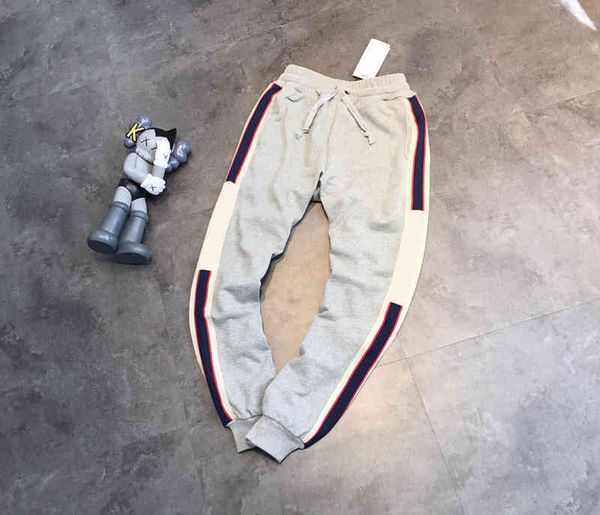 2022 factory wholesale new male and female lovers' side red stripe letter ribbon string label guard casual sports thin terry pants, Black;white
2022 factory wholesale new male and female lovers' side red stripe letter ribbon string label guard casual sports thin terry pants, Black;white