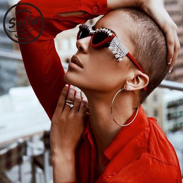 sunglasses sella personality fashion cat eye transparent frame tint lens handmade rhinestone luxury glasses t-show party eyewear, White;black
sunglasses sella personality fashion cat eye transparent frame tint lens handmade rhinestone luxury glasses t-show party eyewear, White;black
