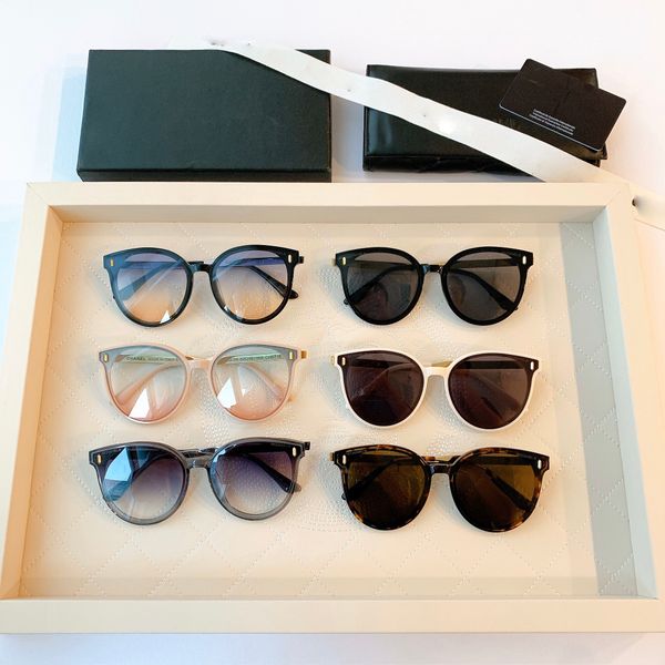 2021 new designer sunglasses for men and women glasses outdoor sunshade framework fashion classic sunglasses, White;black
2021 new designer sunglasses for men and women glasses outdoor sunshade framework fashion classic sunglasses, White;black