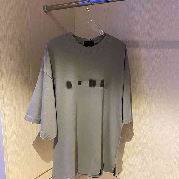 2022 factory wholesale new summer parisian fashion worn out short sleeve men's bag simple print t-shirt b121320, White
2022 factory wholesale new summer parisian fashion worn out short sleeve men's bag simple print t-shirt b121320, White