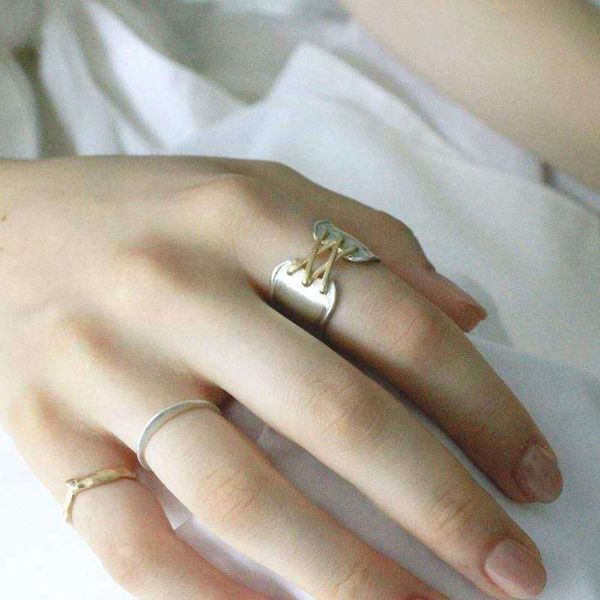 hbp fashion a small number of designers' smooth shoelace texture gold and silver personalized splicing ring
hbp fashion a small number of designers' smooth shoelace texture gold and silver personalized splicing ring