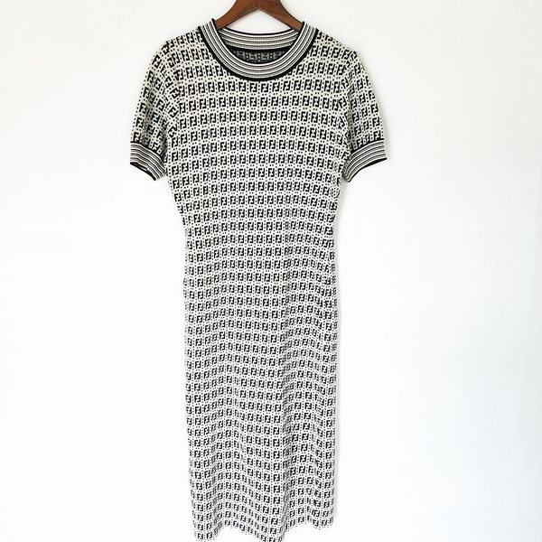 59% off factory outlet store jacquard round neck short sleeve knitted dress in early spring, Black;white
59% off factory outlet store jacquard round neck short sleeve knitted dress in early spring, Black;white