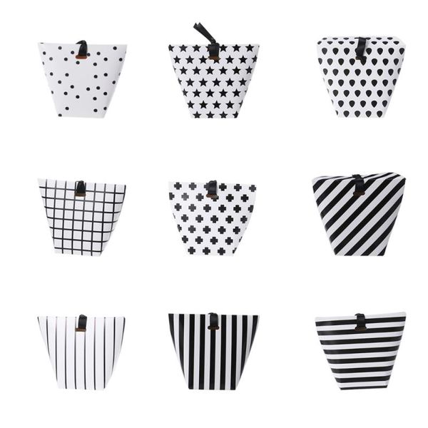 20pcs biscuit box biscuit cake box dessert containers cake carrier individual containers random style without ribbon
20pcs biscuit box biscuit cake box dessert containers cake carrier individual containers random style without ribbon