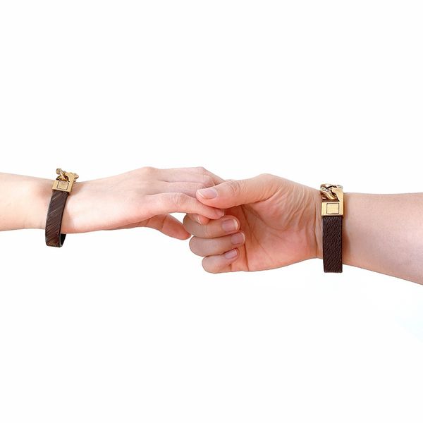 luxury jewelry lovers bracelet leather simple style men's and women's bracelet valentine's day gift with box, Golden;silver
luxury jewelry lovers bracelet leather simple style men's and women's bracelet valentine's day gift with box, Golden;silver
