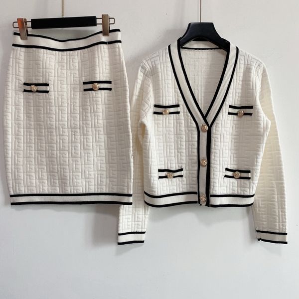 2021 summer casual dresses sweater skir two pieces skirt short sleeves knitted cloth luxury designer clothes causual wear knitting clothing, Black;gray
2021 summer casual dresses sweater skir two pieces skirt short sleeves knitted cloth luxury designer clothes causual wear knitting clothing, Black;gray