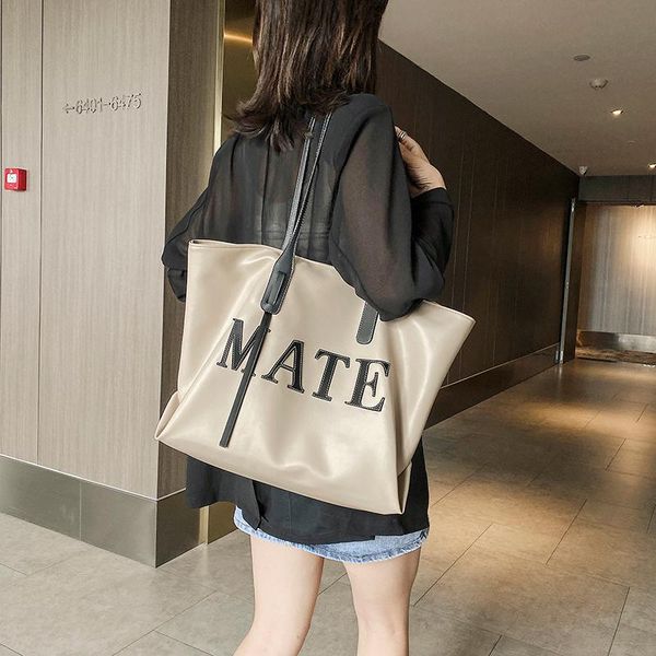 evening bags women's large capacity tot portable mother's bag soft leather travel simple and versatile high-grade single shoulder
evening bags women's large capacity tot portable mother's bag soft leather travel simple and versatile high-grade single shoulder