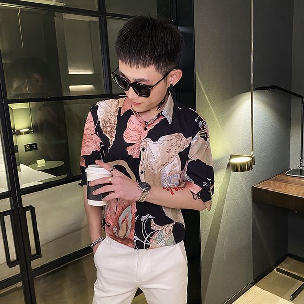Coreano Vero New Meia Manga Floral Camisa Dos Homens Roupas Moda Impresso Digital Fino Ajuste Blusa Streetwear Quente H00O, Black;brown 
Coreano Vero New Meia Manga Floral Camisa Dos Homens Roupas Moda Impresso Digital Fino Ajuste Blusa Streetwear Quente H00O, Black;brown