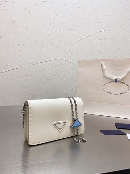 handbag autumn new sling single shoulder diagonal cross fashion small square chain versatile bright envelope bag
handbag autumn new sling single shoulder diagonal cross fashion small square chain versatile bright envelope bag