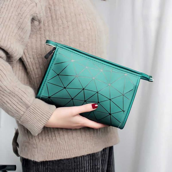 cosmetic bags & cases travel bag geometric diamond latticepucosmetic case women's zipper hand holder storage wash
cosmetic bags & cases travel bag geometric diamond latticepucosmetic case women's zipper hand holder storage wash