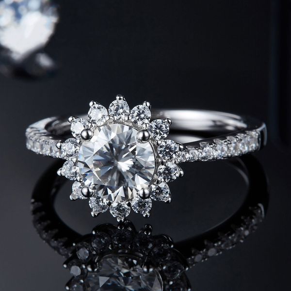 set auger female ring fashion jewelry women's 1 carat four claw sunflower, Slivery;golden
set auger female ring fashion jewelry women's 1 carat four claw sunflower, Slivery;golden