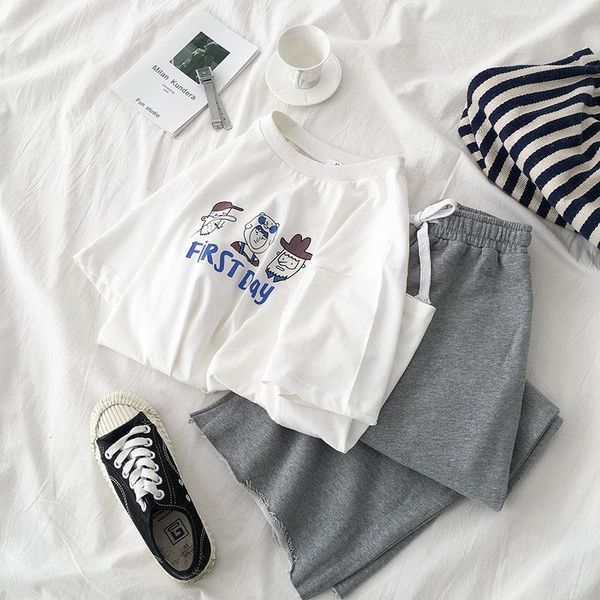 two-piece suit spring 2021 new women's korean version of the printed shirt elastic high waist casual pants women sets, Gray
two-piece suit spring 2021 new women's korean version of the printed shirt elastic high waist casual pants women sets, Gray
