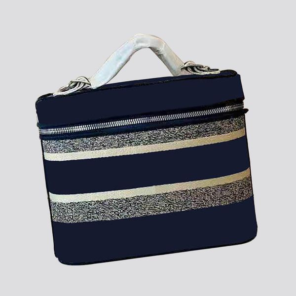 2021 women's fashion cosmetic bags new travel zipper storage bag classic models canvas toiletry organizer embroidery pattern handbag
2021 women's fashion cosmetic bags new travel zipper storage bag classic models canvas toiletry organizer embroidery pattern handbag